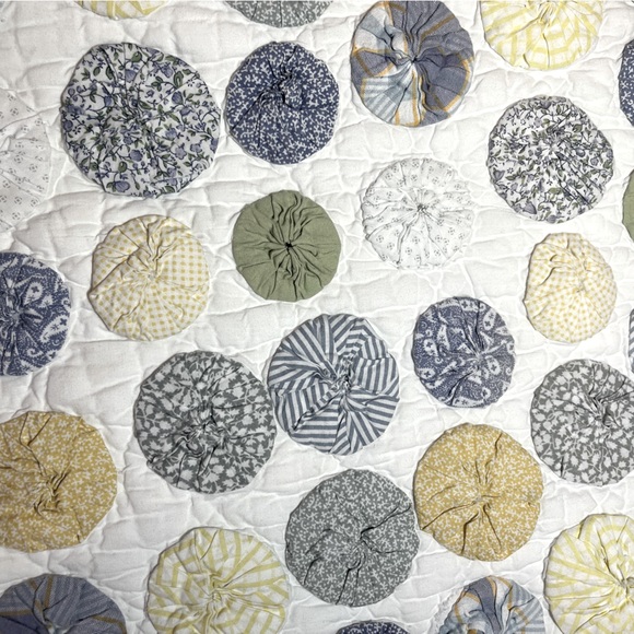 Rare!! Pottery Barn Handmade Yo-Yo Puff Quilt 90”x90” - Picture 12 of 15